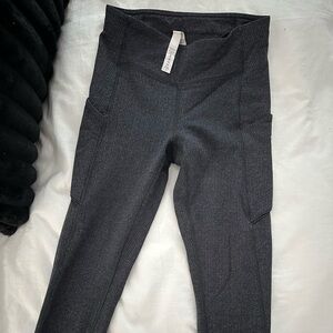 Lululemon like new size 4 leggings